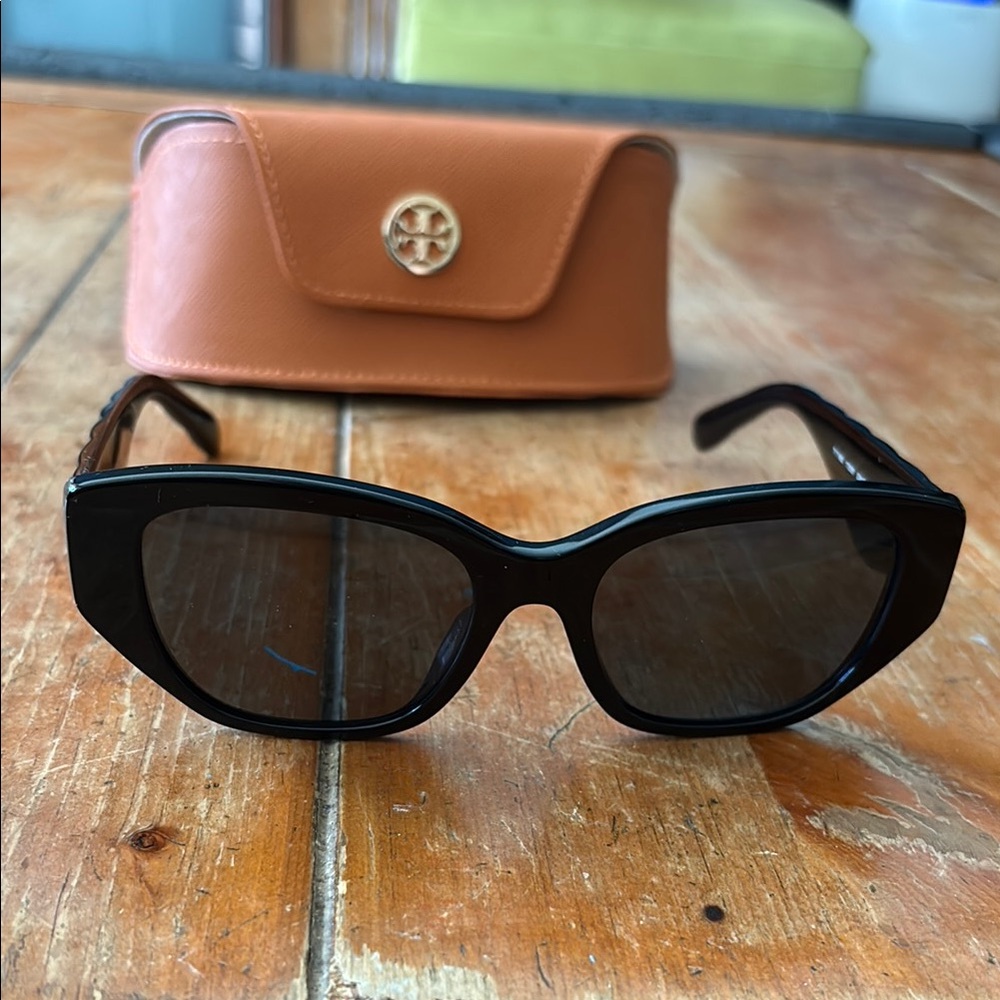 Tory Burch Black Sunglasses w/Case